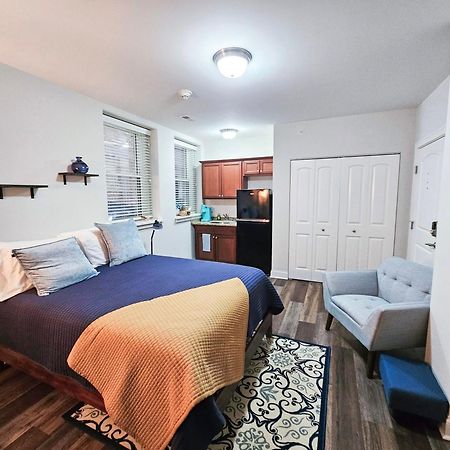 Cute + Cozy Studio At The Inman - 207 Шампейн Екстериор снимка