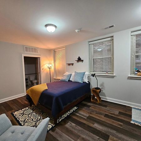 Cute + Cozy Studio At The Inman - 207 Шампейн Екстериор снимка